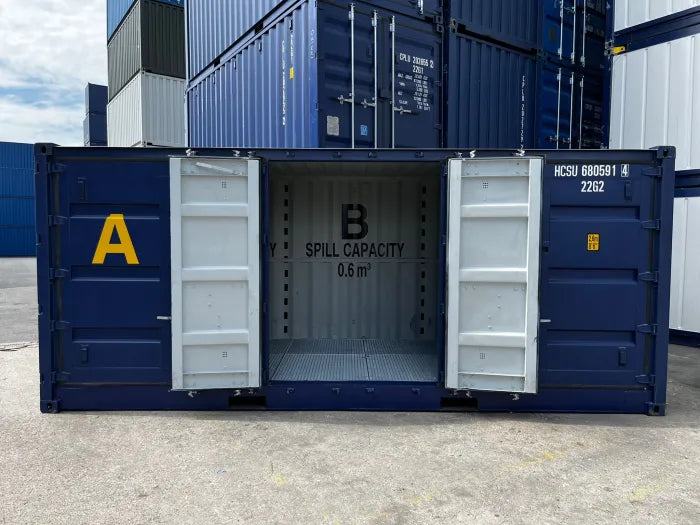 Sockel „OPEN SIDE 20“ mit Tropfschale und Auffangschale.
